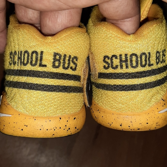 Nike Kyrie 2 toddler 9c - Picture 3 of 4